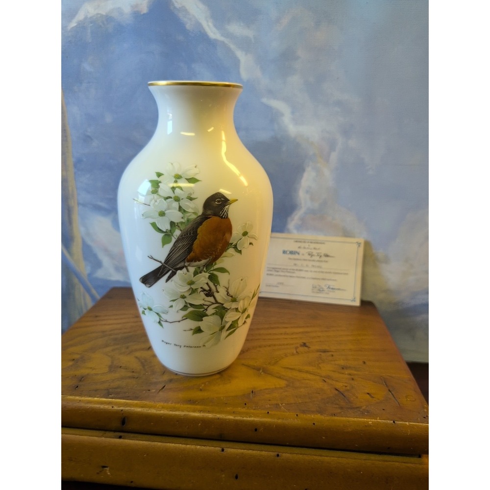 Kaiser Vintage Robin Vase By Roger Tory Peterson For Danbury Mint Vase